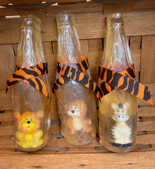 This is a special soap just for Brews at the Zoo! This is a beer bottle shaped Honey and Ale soap with a cute zoo animal!

These would make a wonderful groom's gift or Father's Day gift!

$8

Each item is individually made and may appear different from the photo.

The item is also available without the ribbon.  Just let me know.