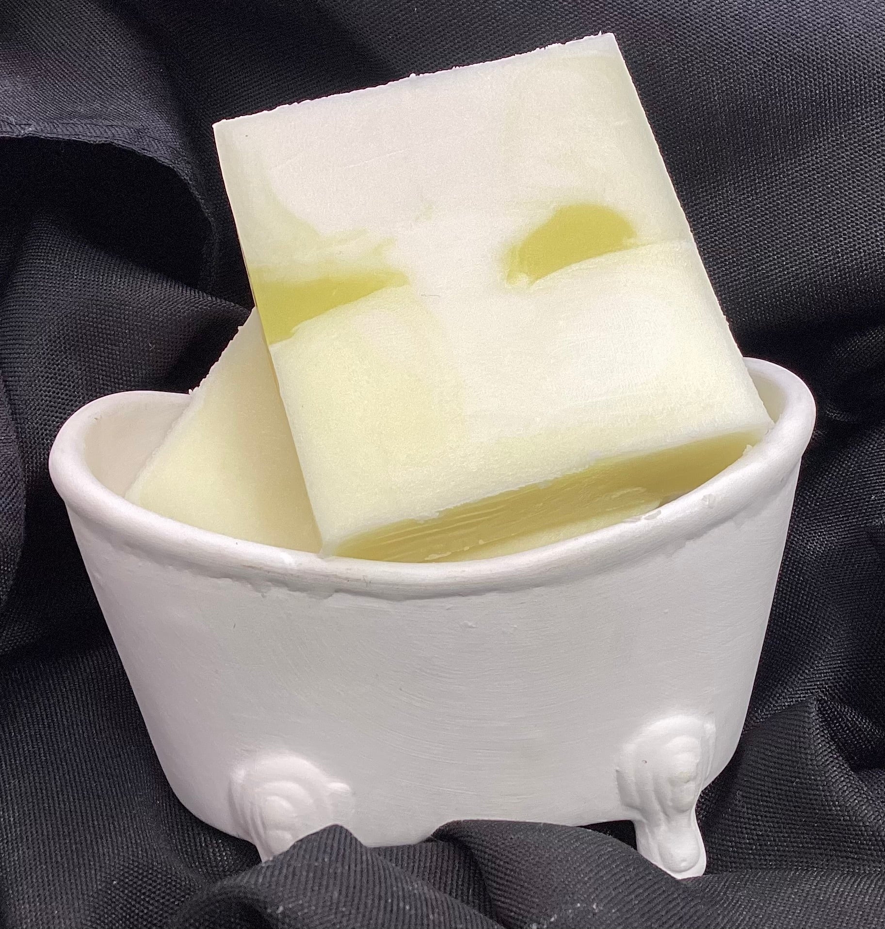 This is a 4 oz bar of Lemon Verbena scented Goats Milk Soap with honey.  

These would make a wonderful bridal shower or wedding favor!

Each item is individually made and may appear different from the photo.