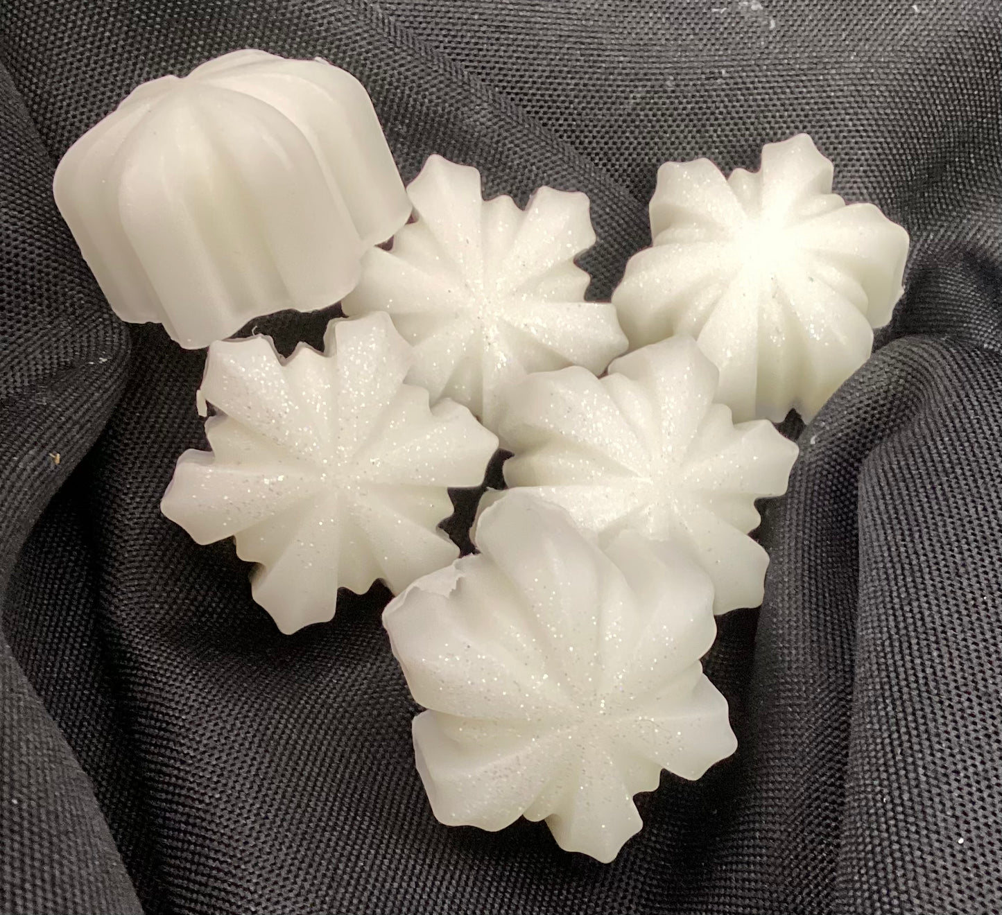 Small Snowflake shaped Whited Christmas scented  Goats Milk soap with sparkles!  

$1

Each item is individually made and may appear different from the photo.