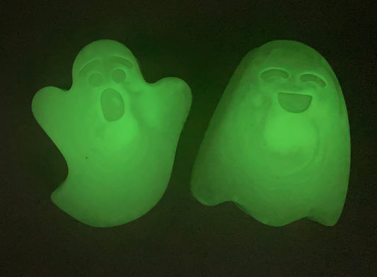 Halloween is almost here!  These ghosts glow in the dark!

These adorable Ghost shaped soaps would look perfect in a guest bathroom!

The scent is Bubble Gum and they glow in the dark too!

 There are 6 different shapes and they may appear different from the photo.