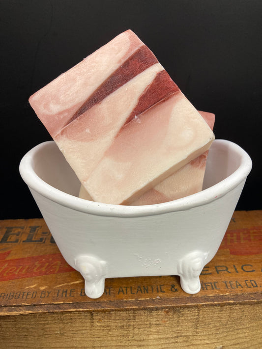  This is a 4 oz bar of Cranberry  scented Goats Milk Soap.  This is a classic scent in a moisturizing bar of soap.  It makes bathtime a spa-like experience!    Each item is individually made and may appear different from the photo.   Christmas.  Stocking Stuffer.    Cranberry