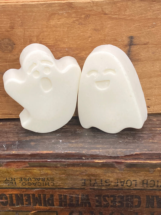 These adorable Ghost shaped soaps would look perfect in a guest bathroom!  The scent is Candy Crush.